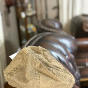 Unbranded Brown Canvas Newsboy Cap
60% cotton
40% polyester 
1917 Biltmore brand
